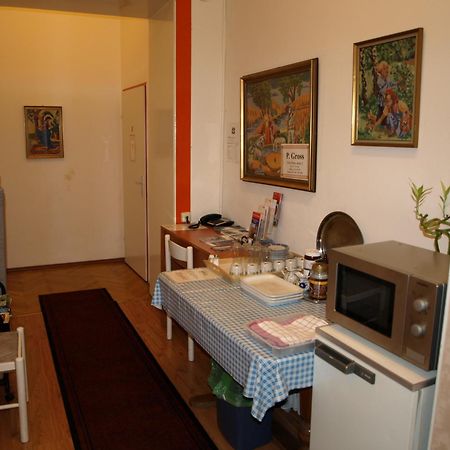 Pension Gross Bed and Breakfast Wien Exteriör bild